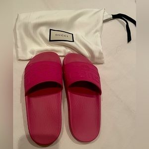 PINK GUCCI SLIDES